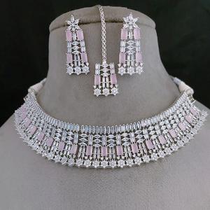 Ensemble de collier glamour en zircon finition argent de haute qualité avec boucles d'oreilles et Tikka Collection de vêtements de mariage et de fête pour femmes - Product Image 1