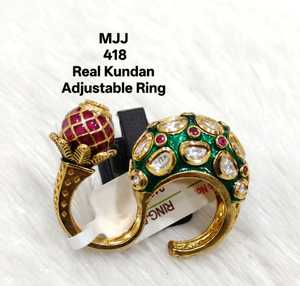 Bague Kundan réglable de concepteur de vente à l'exportation parfaite pour les nuits de fiançailles Mehendi & Sangeet d'Inde - Product Image 3