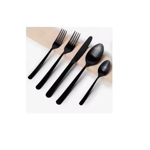 Juego de Cubiertos Completamente Negro con Acabado Pintado Moderno, con Múltiples Diseños de Tamaños y Formas - Product Image 1