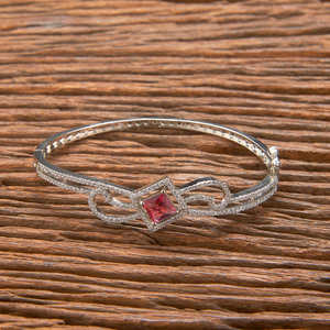 Zirconia cúbica chapada en rodio, Diamante americano clásico Kada con aspecto elegante para mujer - Product Image 6