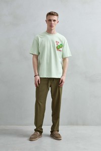 T-shirt da uomo a vestibilità regolare verde chiaro 100% cotone - Stampa floreale a maniche corte anti-pilling 240 grammi stile casual divertente con motivo a filigrana - Product Image 2