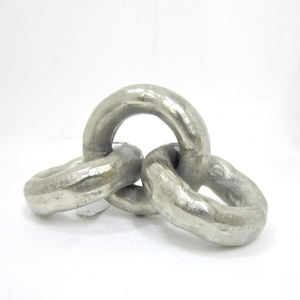 Escultura de Lujo Antigua de Aluminio con 3 Anillos Metálicos, Diseño de Cadena Niquelada para Decoración del Hogar - Product Image 1