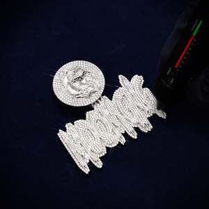 BIG MOOMGNG - Placa con Nombre Personalizada Única en Forma de Alas para Hombre, Oro de 14K, Color D, VVS, Moissanita, Corte Brillante Redondo - Product Image 4