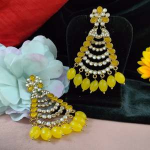 ต่างหูหินฟิวชั่น Kundan ฝังหินแต่ละก้อนที่มีความแม่นยำและดูแลหรูหราและสมบูรณ์แบบสำหรับโอกาสพิเศษ - Product Image 3