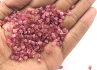Lot de 50 pierres brutes de tourmaline rose naturelle de haute qualité (2-4 mm) – Authentiques, taillées à la main, effet optique étoilé, pour la fabrication de bijoux