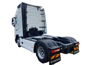 Tractor de Servicio Pesado 2024, 4x2, Euro 6, Diésel, FAW 500H, Caja de Cambios Automática, Cabina con Techo Alto y Litera, Tracción 8x4 para Volquete - Product Image 4