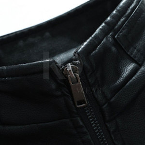 Veste en cuir de vachette élégante pour homme, fermeture éclair sur le devant, finition douce, col montant, idéale pour les tenues décontractées et les sorties en soirée - Product Image 4