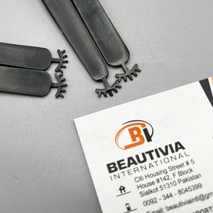 Pince à épiler d'extension de cils en acier inoxydable avec logo personnalisé avec embout en fibre plasma noir à prise parfaite et design pointu - Product Image 6