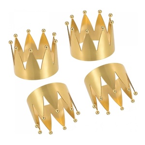 Anneaux de serviette en laiton doré, design couronne, forme ronde, creux, pour décoration de table de fête, finition durable - Product Image 1
