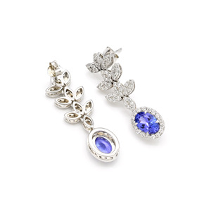 ต่างหูพร้อมส่ง ทองคำขาวแท้ 14k ประดับแทนซาไนต์ทรงรีขนาด 7x5 มม. คุณภาพระดับ SI พร้อมเพชรทรงรัศมี ดีไซน์หรูหรา - Product Image 4