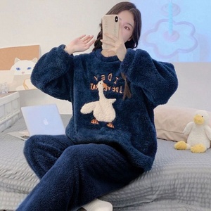 Set Pigiama Donna Autunno Inverno 2026 - Stile Carino in Pile Corallo e Flanella |   Abbigliamento da Notte Morbido e Caldo, Comodo e Confortevole per il Relax - Product Image 5