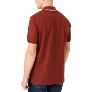 Polo para hombre de estilo casual sofisticado, diseñado para un movimiento fluido con una forma limpia y una apariencia moderna y refinada para el día a día. - Product Image 3