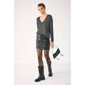 เสื้อยืดคอวีแขนยาวเนื้อผ้ามันเงา - Product Image 1