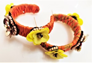 2024 à la mode à la main fleurs blanches perlées frangées gland boucles d'oreilles bijoux de mariage chauds pour les femmes boucles d'oreilles cerceau - Product Image 1