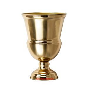 Prix de gros Nouvelle urne à fleurs en or Vase urne au sol en métal pour centres de table de mariage et décoration de salon à la maison - Product Image 1