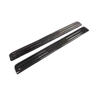 แผ่นกันรอยขอบประตูคาร์บอนไฟเบอร์แห้งคุณภาพสูงสำหรับ Ferrari 296  811468  811482 - Product Image 3
