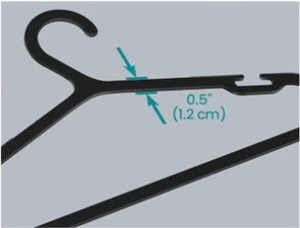 Perchas de Ropa Resistentes de Polipropileno Moldeado por Inyección, con Muescas Anchas en los Hombros, Ahorro de Espacio, Resistentes, 0.2 Pulgadas de Grosor, Color Negro Tinta - Product Image 2