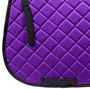 Tapis de selle matelassé doublé polaire pour chevaux – Vente en gros usine – Chauds, confortables et personnalisables pour l'équitation - Product Image 2