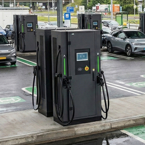 Station de recharge rapide pour véhicules électriques 60kW-240kW avec écran 7 pouces, CCS1/CCS2/NACS/GB/T, compatible OCPP - Product Image 3