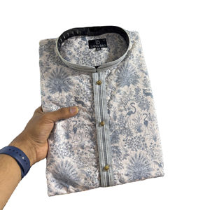 USURE INDIENNE TRADITIONNELLE EN LONGUE KURTA EN COTON AVEC AJOUT DE LUCKNOWI TRAVAIL AVEC IMPRESSION NUMÉRIQUE. - Product Image 1