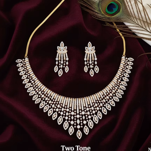 Ensemble de pendentifs AD à la mode Design traditionnel élégant Bijoux artisanaux pour femmes Mariages et occasions - Product Image 1