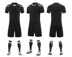 Ensembles d'uniformes de football en polyester pour adultes-Noms et numéros d'équipe personnalisés Durable Eco-Friendly 2025 Season Wholesale - Product Image 4