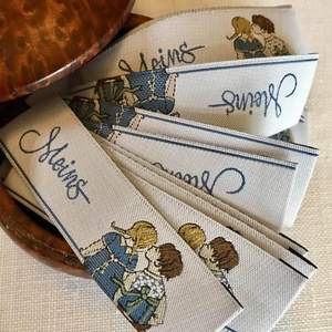 Étiquettes tissées auto-adhésives de taille personnalisée pour vêtements Étiquettes de vêtements durables avec logo personnalisé - Product Image 2