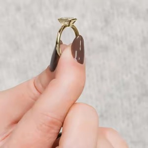 Anillo de oro macizo de 18K VS1 Anillo de brillo de diamante natural de corte esmeralda, anillo de diamante natural de oro amarillo para ella - Product Image 5