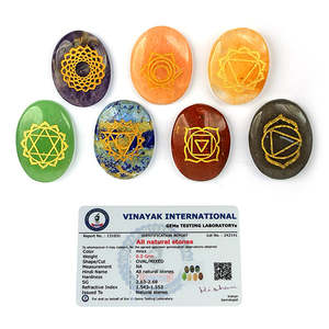 Ensemble de pierres gravées certifiées 7 chakras, kit de pierres précieuses naturelles pour le Reiki, la pleine conscience et le travail énergétique - Product Image 2