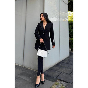 Giacca Blazer a gamba dritta con dettagli in pietra da donna con Set elegante di pantaloni - Product Image 3