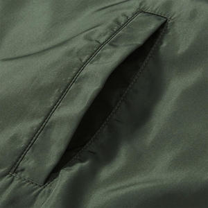 เสื้อแจ็คเก็ตบอมเบอร์บุผ้าสำหรับฤดูหนาวสำหรับผู้ชาย พร้อมโลโก้แบบกำหนดเอง ขอบริบบิ้น ซิปแข็งแรง และบริการผลิตแบบ ODM OEM อย่างมืออาชีพ - Product Image 6