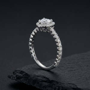 Bague Toi et Moi plaquée or blanc de qualité supérieure, avec zircon cubique (CZ) taille poire et rond, design ouvert, élégante, en forme de goutte, bijou de mode « toi et moi » - Product Image 4