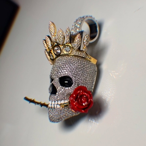 Colgante de Calavera con Diamantes Corona Rosa, Oro Sólido de 18K, Diamante Natural de Corte Brillante, Estilo Hiphop, Amuleto de Lujo Unisex para Fiesta - Product Image 4