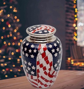ที่ใส่เถ้ากระดูกอะลูมิเนียมแบบนูนลายธงชาติอเมริกันเป็นมิตรต่อสิ่งแวดล้อมสำหรับงานศพผู้ใหญ่พร้อมดีไซน์ที่ปรับแต่งได้ - Product Image 3