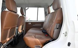 Camioneta Doble Cabina 2023 LX-Z V6 4.0L Gasolina, Equipamiento Completo, Seminueva, Volante a la Izquierda, Techo Panorámico, Asientos de Cuero - Product Image 3