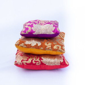 <b>Throw</b> <b>Pillows</b> for All Seasons: Cushions that Add Comfort and Style to Your Home - Product Image 2