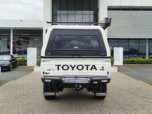 ใช้งานค่อนข้างดี2022 Toyota Land cruiseer 79 4.5D-4D LX V8 Double Cab - Product Image 3