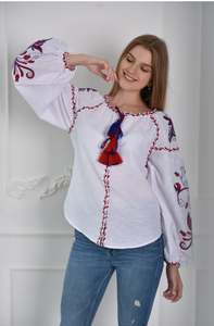 Robe brodée ukrainienne moderne et élégante de style unique Cadeau original pour femme Robe longue en lin incroyablement doux pour les vacances - Product Image 4