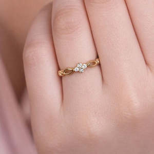 Bague élégante et tendance Hallmark, plaquée or 18 carats, en acier inoxydable, pour cadeau, mariage ou fête - Product Image 2