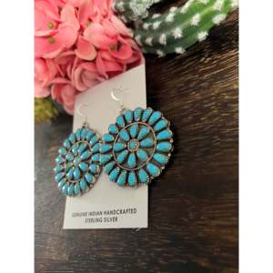 Pendientes Colgantes de Plata de Ley Hechos a Mano por Artesanos Navajo, Diseño Floral con Turquesa - Product Image 5