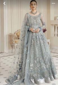 Robe de soirée en mousseline de soie fantaisie de style pakistanais traditionnel pour femmes, design Salwar Kameez pour les occasions spéciales - Product Image 3