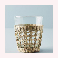 Support de carafe en rotin luxueux fait main, détails bohèmes inspirés des animaux, style côtier, couleur personnalisable pour baptême et anniversaire