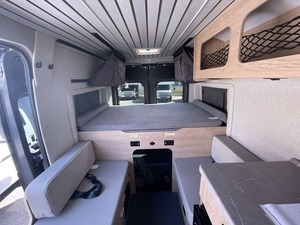 Se vende T-h-o-r C-o-l-e-m-a-n 1-7-D usado del año 2026 - Product Image 3