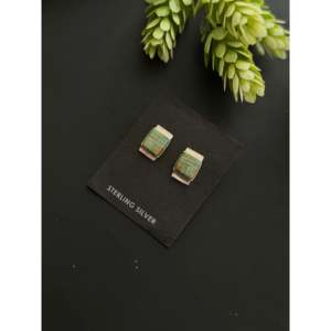 Pendientes Navajo Hechos a Mano con Turquesa Royston y Plata de Ley, Diseño Geométrico - Product Image 3
