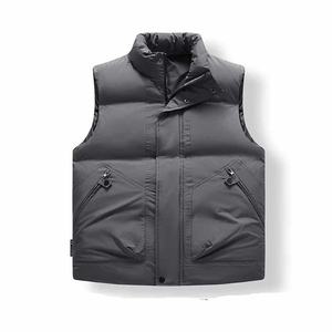 Chaqueta acolchada deportiva diseñada para mantenerte abrigado y elegante durante el invierno al aire libre que ofrece un excelente aislamiento térmico y ajuste - Product Image 5