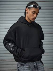 เสื้อฮู้ดดี้ผู้ชายสีดำแบบ OEM พร้อมดีไซน์ลายดาวประดับคริสตัลที่ฮู้ดและแขนเสื้อ ผลิตจากผ้าเนื้อนุ่ม สไตล์เสื้อสวมหัว รับผลิตตามสั่งจากผู้ผลิต - Product Image 6