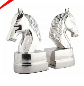 Sujetalibros de figura humana con acabado plateado de aluminio de calidad superior para sala de estar - Product Image 3