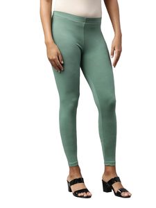 Mallas de gimnasio de seda supersuave de alta calidad, pantalones de yoga personalizados para mujer con logotipo en la cintura para uso deportivo e informal - Product Image 2