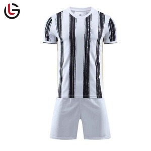 เสื้อฟุตบอลน้ำหนักเบา ปี 2025 ผลิตจากโพลีเอสเตอร์ 100% แห้งเร็ว ระบายอากาศได้ดี สำหรับทีม คุณภาพสูง ชุดยูนิฟอร์มสั่งทำได้ แบบ unisex แขนสั้น - Product Image 1