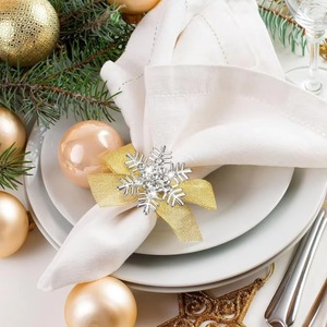 Beaux ronds de serviette de Noël luxueux pour la table à manger incroyable porte-mouchoirs en flocons de neige - Product Image 1